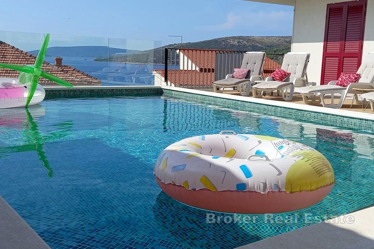 Nær Trogir - Enebolig og tomannsbolig i umiddelbar nærhet av havet