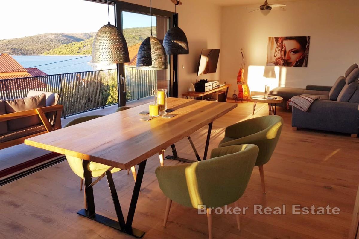 Nær Trogir - Enebolig og tomannsbolig i umiddelbar nærhet av havet