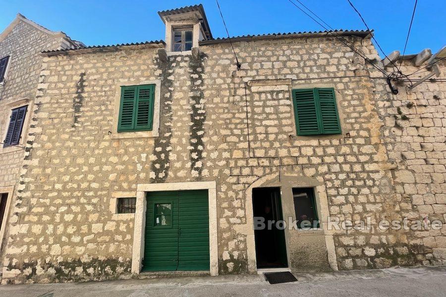 Kastela - Stenhus med havsutsikt