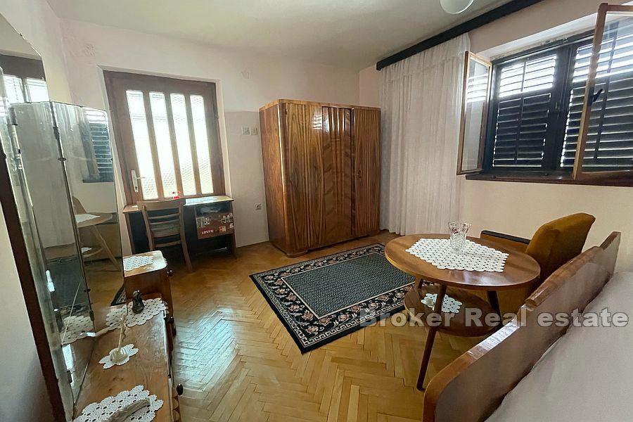 Kaštela - Kamenný dom s výhľadom na more