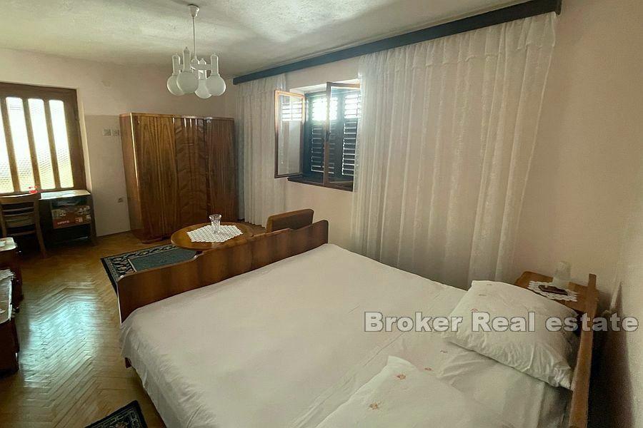 Kastela - Stenhus med havsutsikt