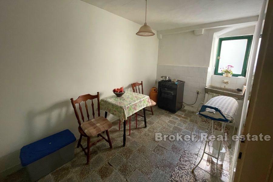 Kastela - Stenhus med havsutsikt