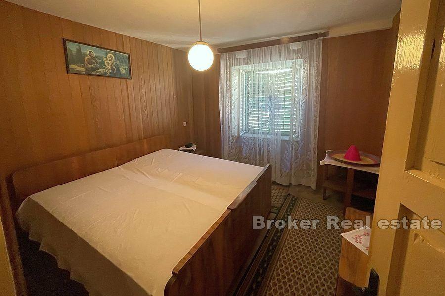 Kastela - Stenhus med havsutsikt