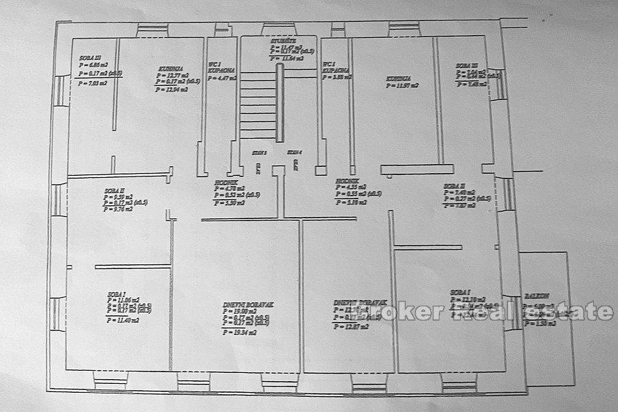 Split - Lučac, appartement de trois chambres dans une maison en pierre