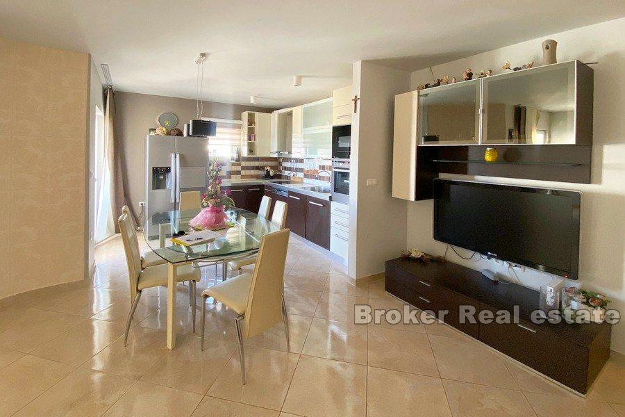 Wyspa Ciovo - Nowocześnie urządzony, przestronny apartament