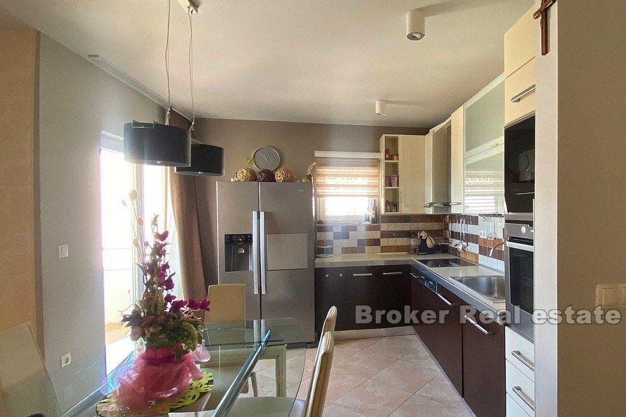 Wyspa Ciovo - Nowocześnie urządzony, przestronny apartament