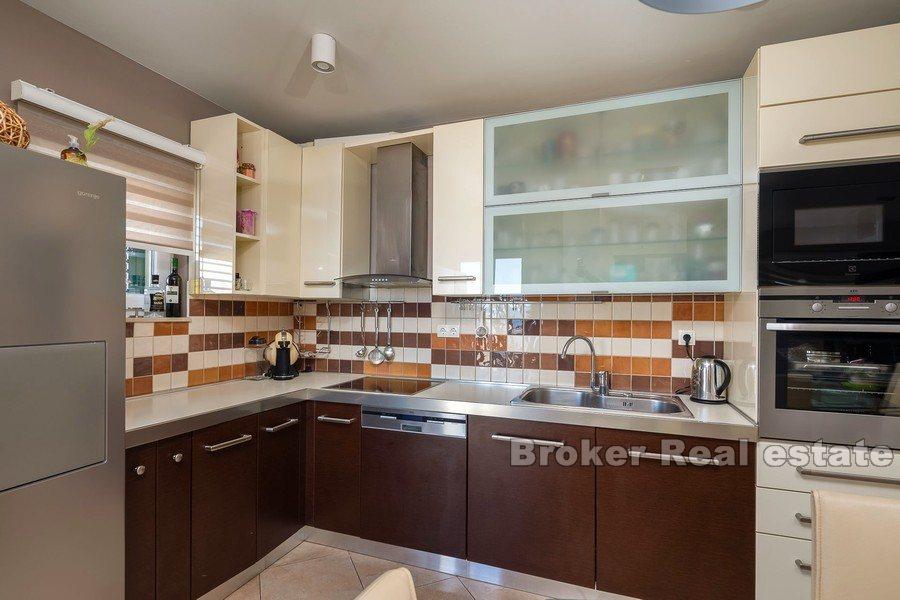 Wyspa Ciovo - Nowocześnie urządzony, przestronny apartament