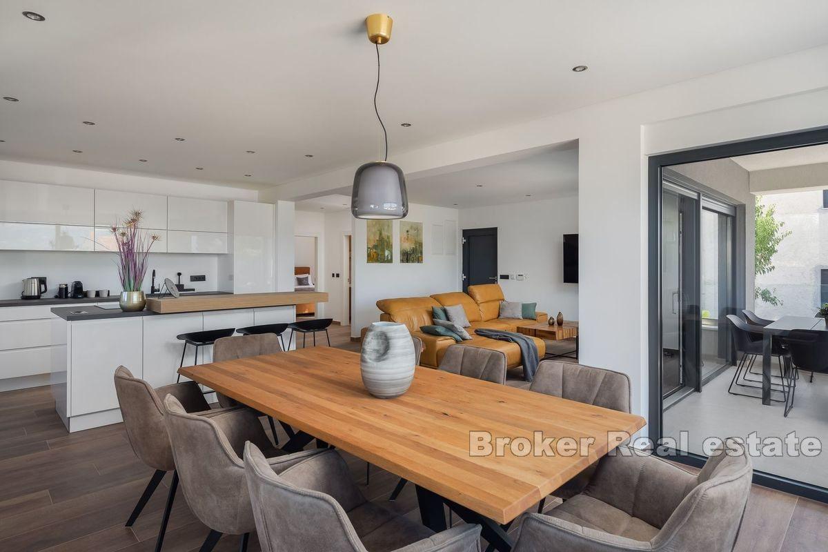 Modernes Apartment mit Meerblick