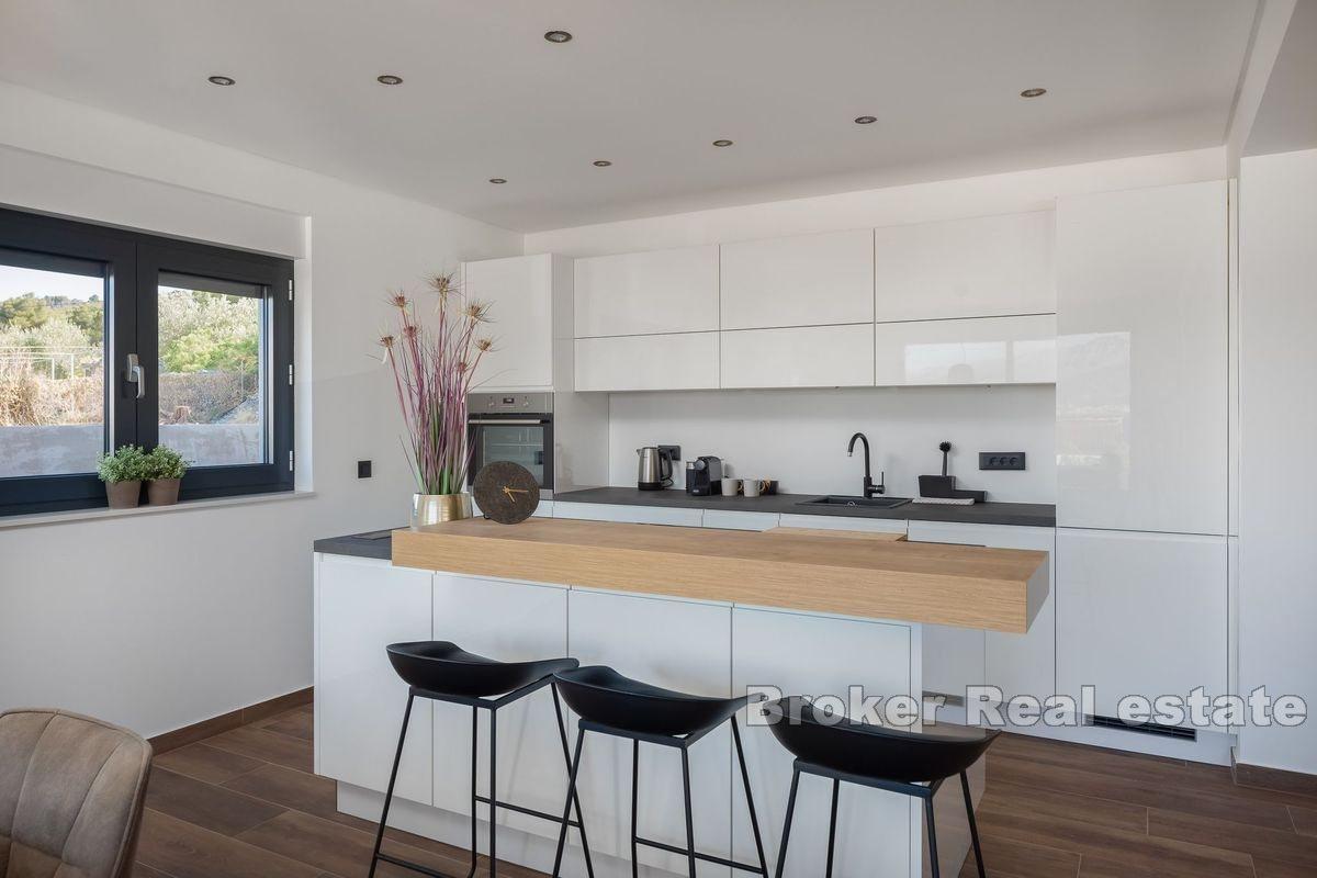 Modernes Apartment mit Meerblick