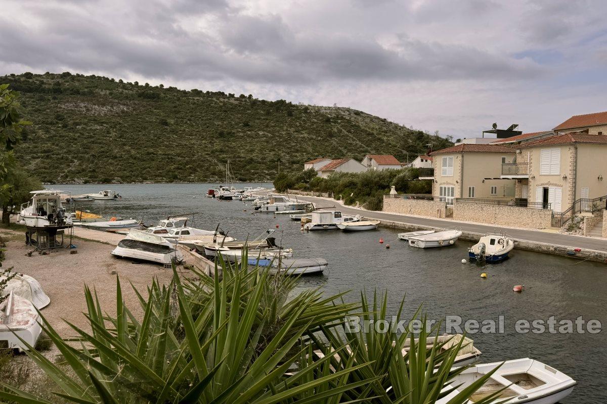 Przestronny dom apartamentowy z widokiem na morze