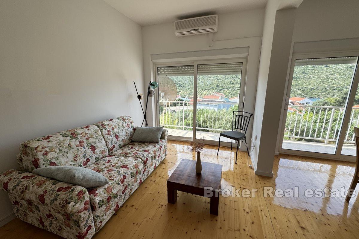 Przestronny dom apartamentowy z widokiem na morze