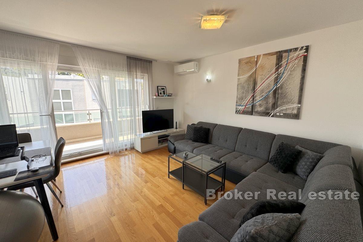 Potpuno opremljen dvosoban apartman