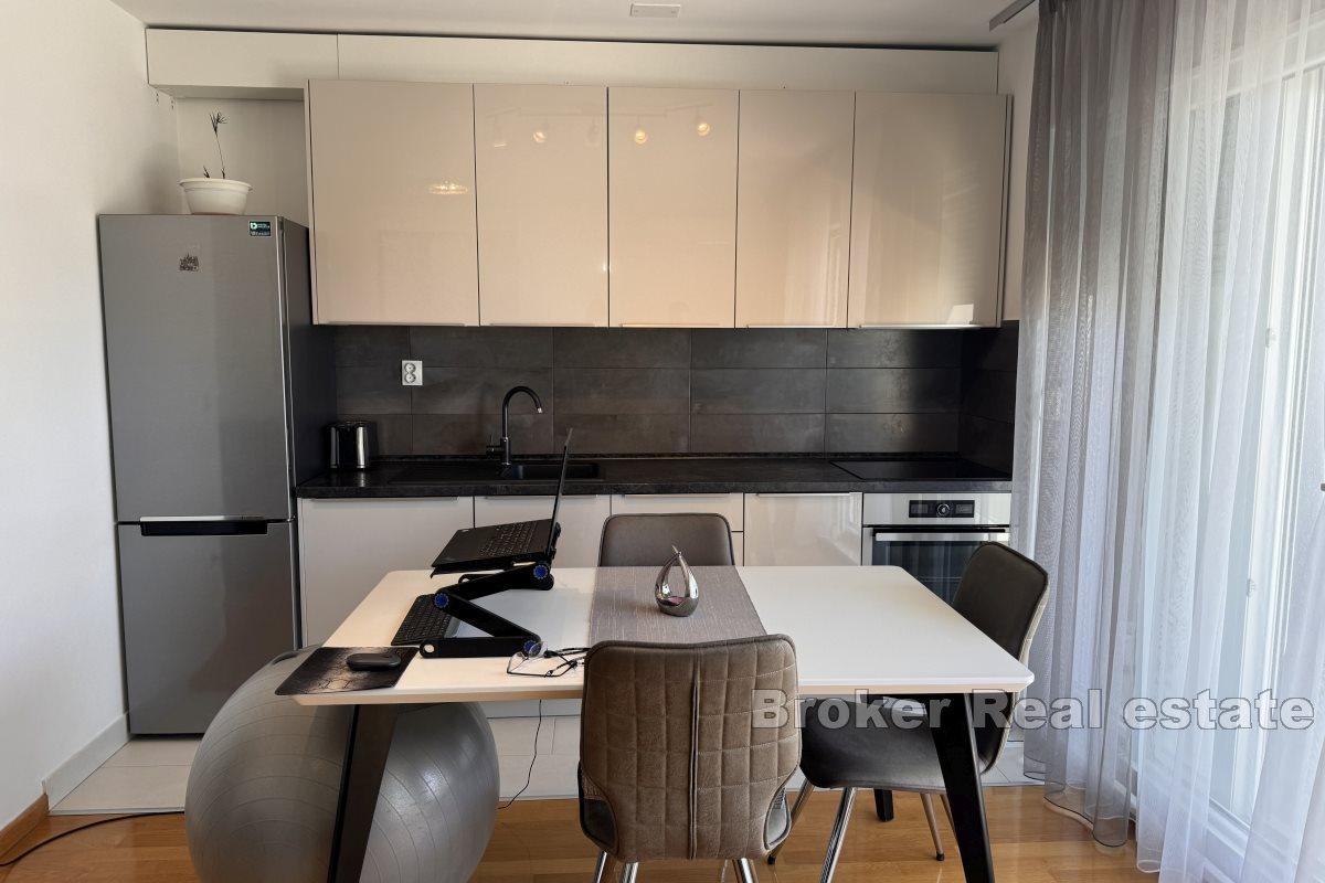 Potpuno opremljen dvosoban apartman