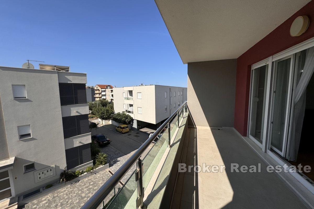 Potpuno opremljen dvosoban apartman