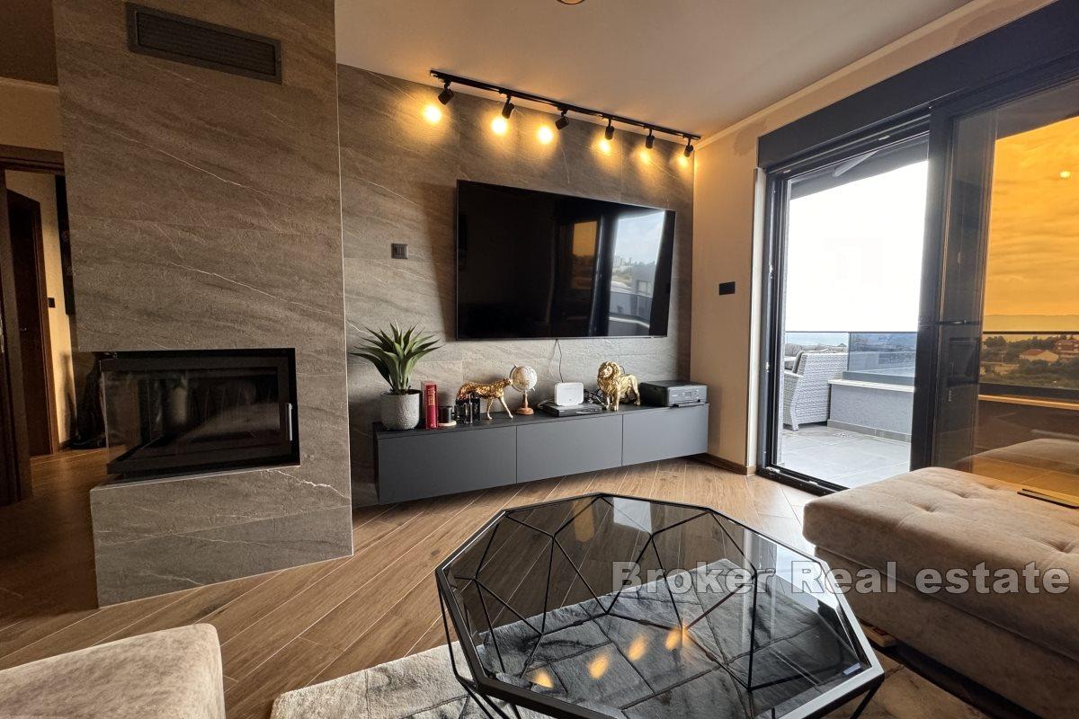 Split area - Moderne zariadený strešný apartmán s 3 spálňami
