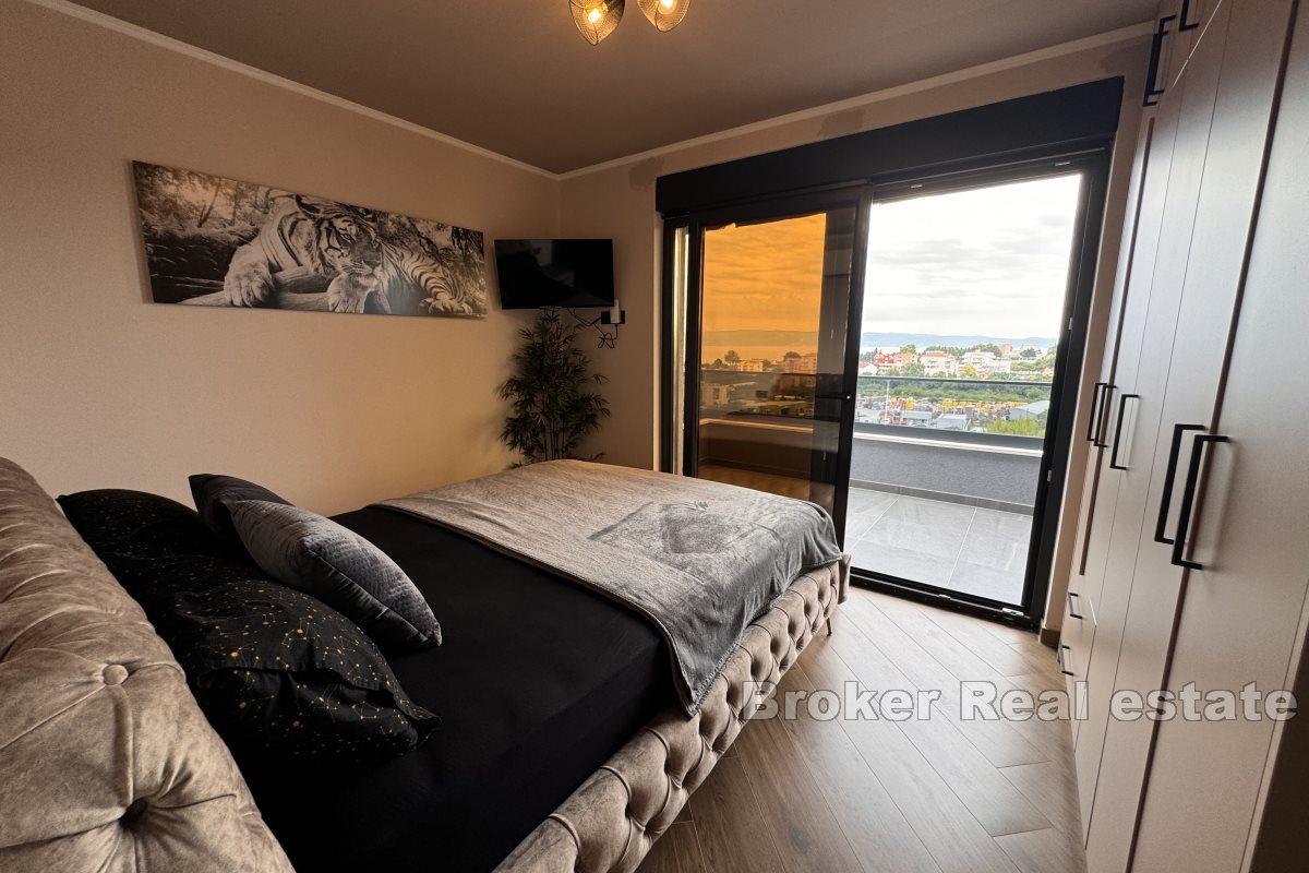Split area - Moderne zariadený strešný apartmán s 3 spálňami