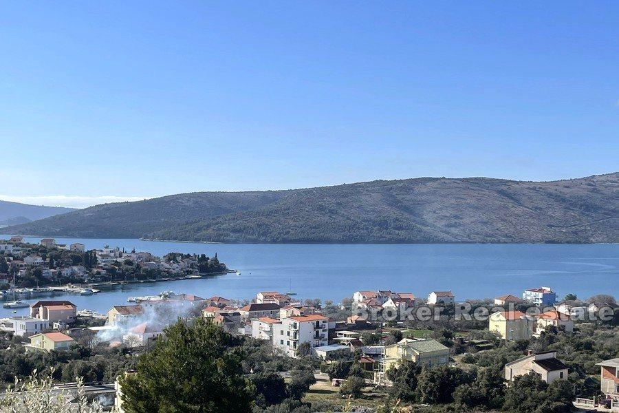 Nær Trogir - Byggeland med havutsikt