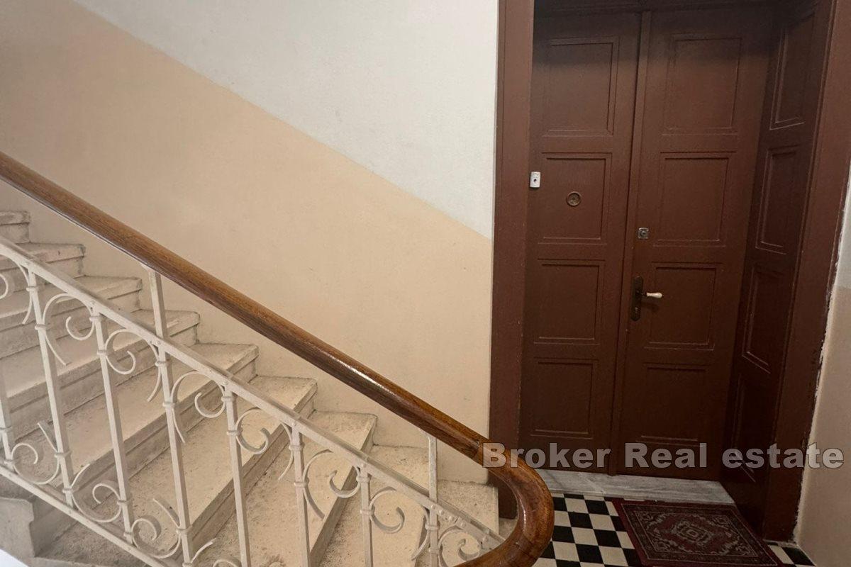 Large four-bedroom apartment in a great location