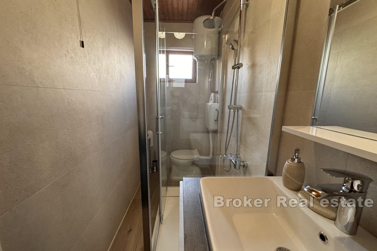 Urocze jednopokojowe mieszkanie na parterze