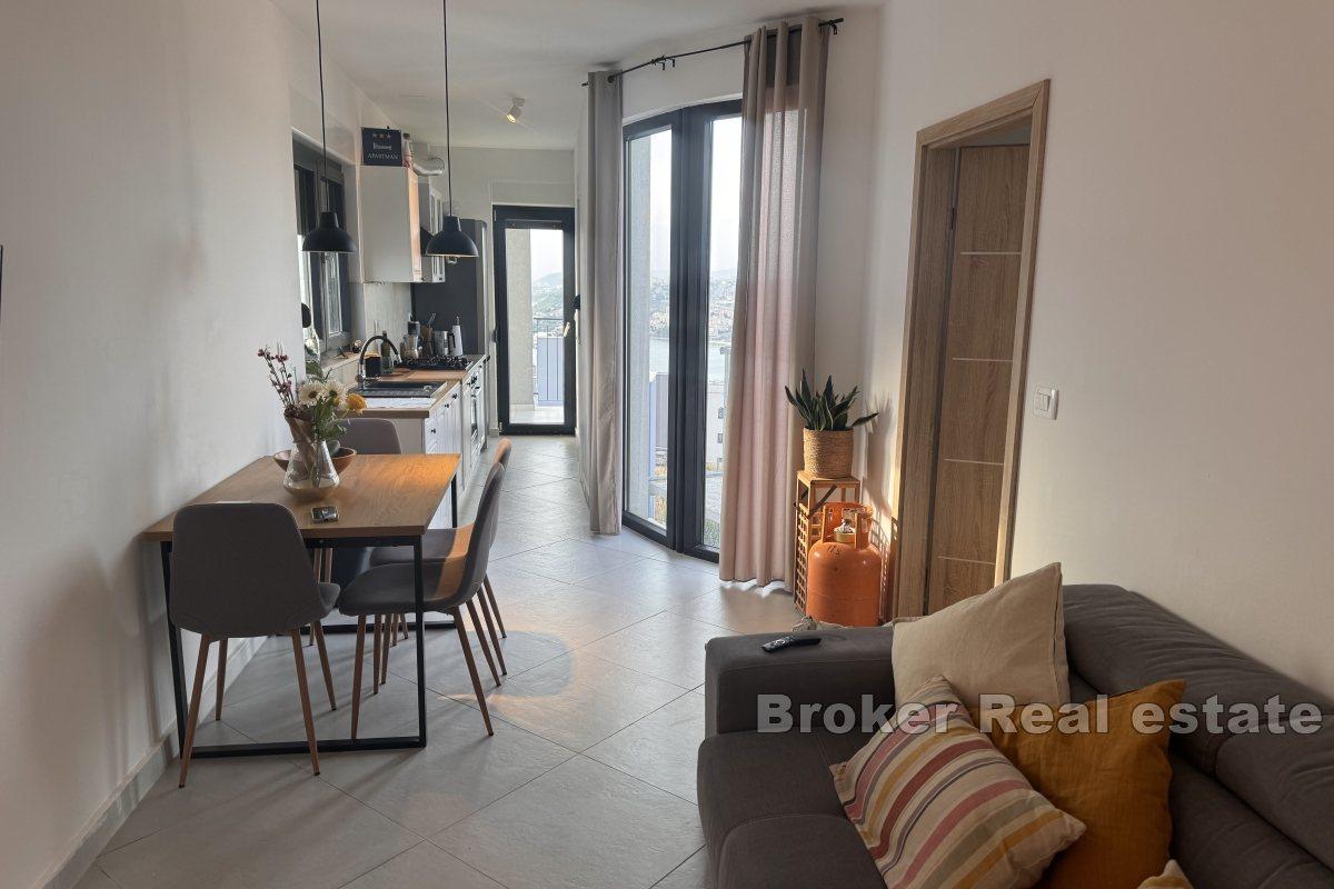 Two-bedroom apartment with sea view, Strožanac