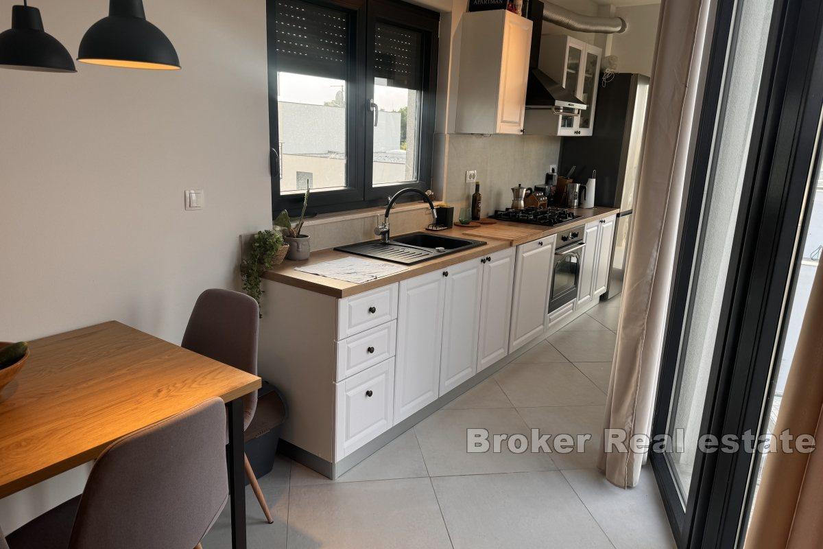 Two-bedroom apartment with sea view, Strožanac