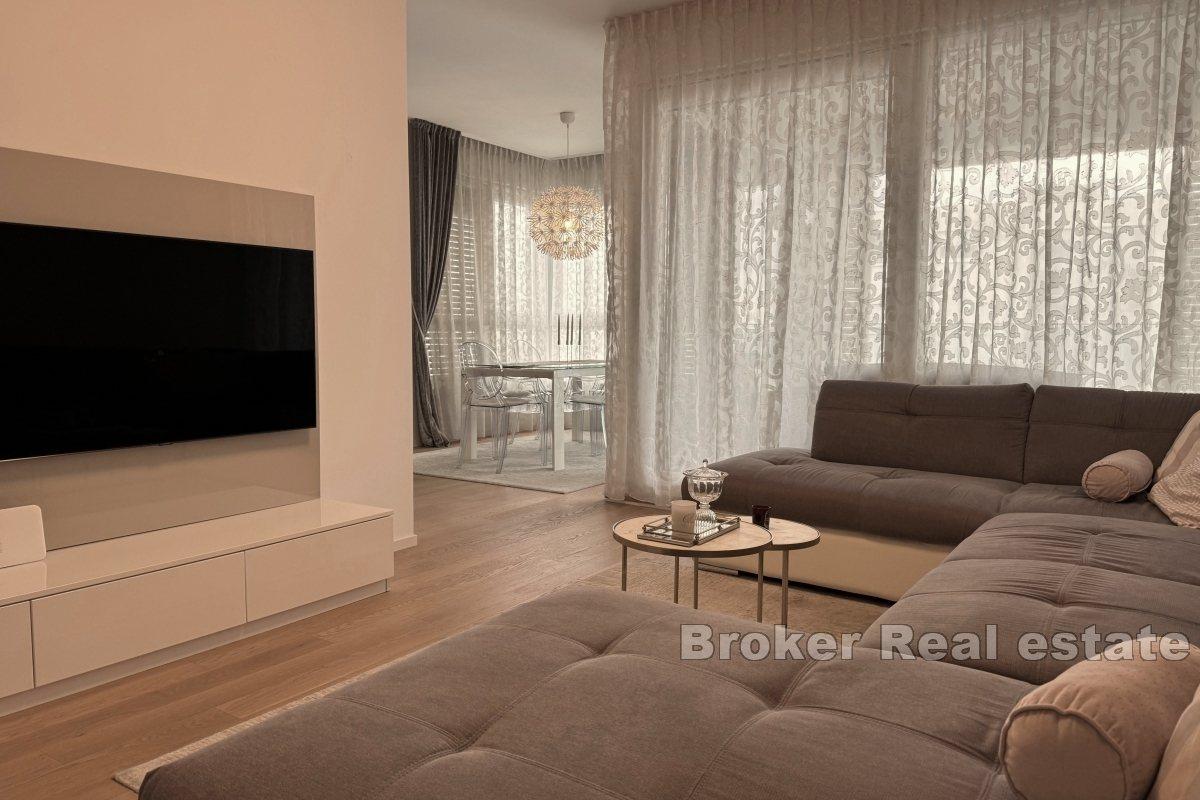 Fully furnished three-bedroom apartment