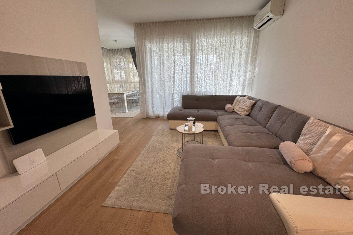 Fully furnished three-bedroom apartment