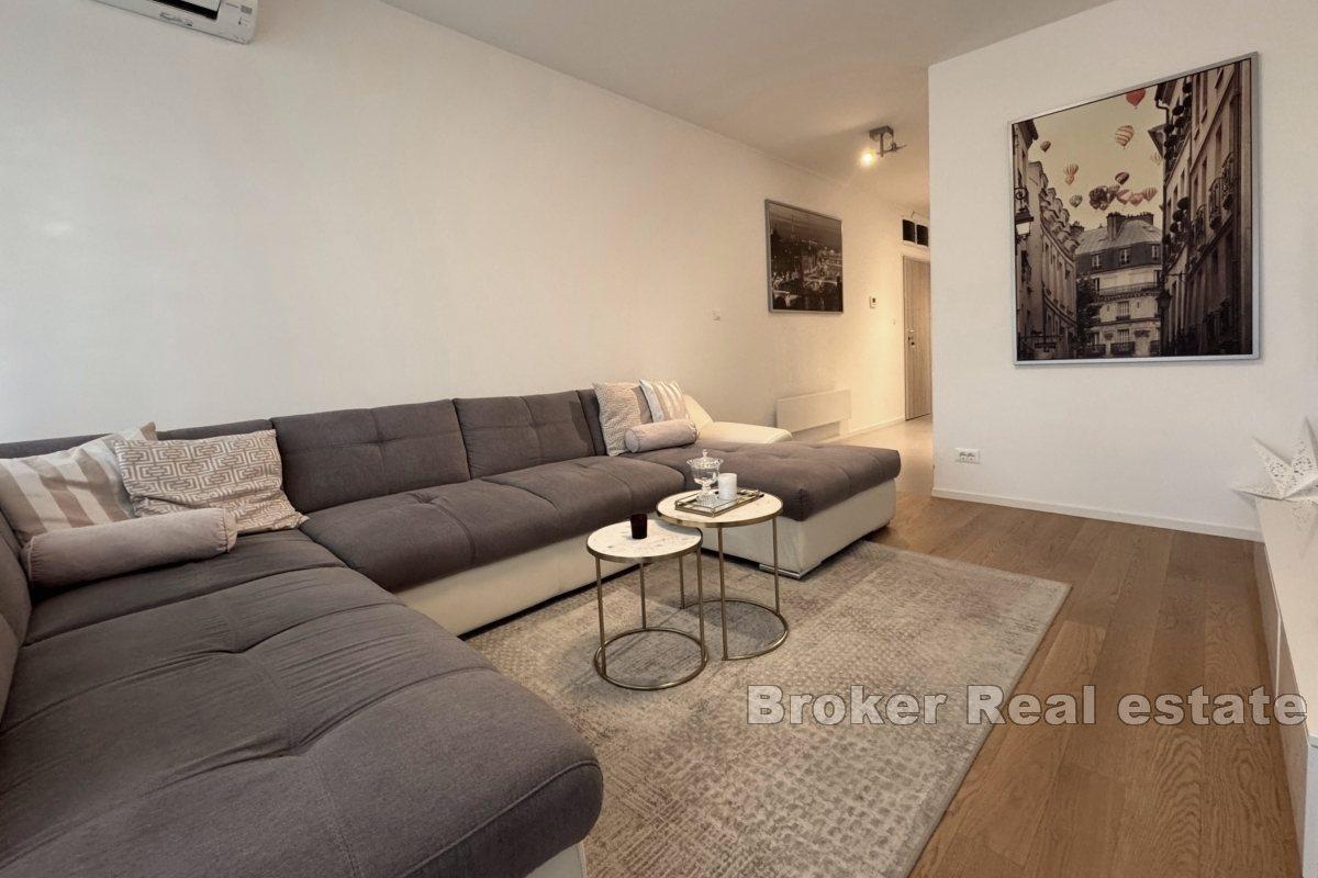 Fully furnished three-bedroom apartment