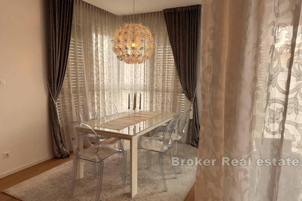 Fully furnished three-bedroom apartment