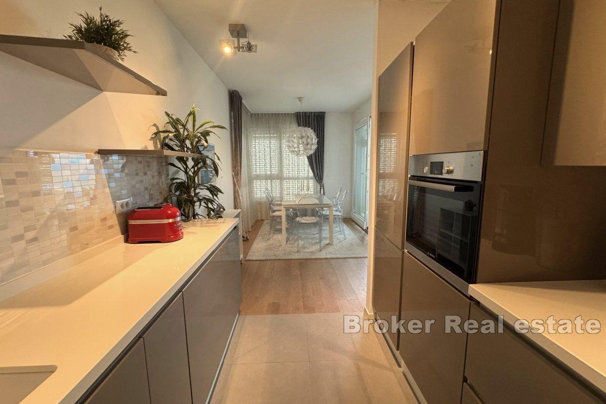 Fully furnished three-bedroom apartment