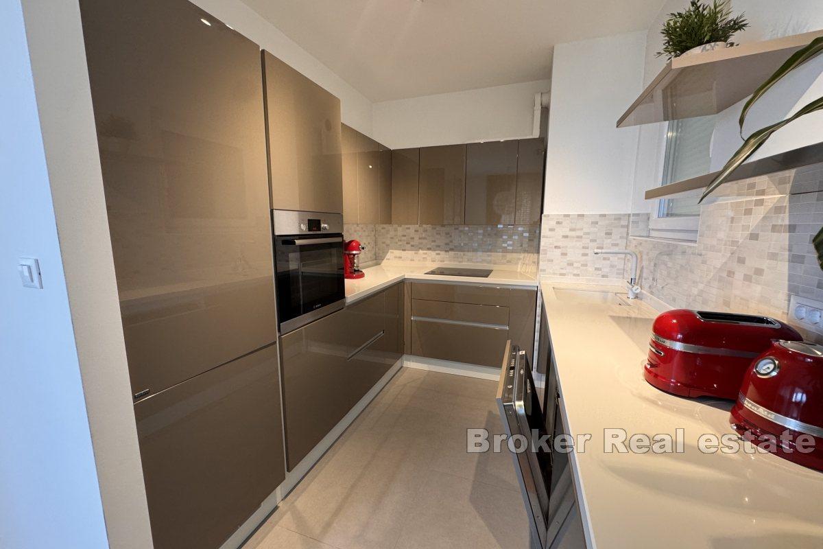 Fully furnished three-bedroom apartment