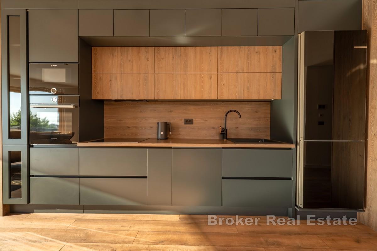 Nowo wybudowana atrakcyjna willa położona w cichym otoczeniu, niedaleko Splitu