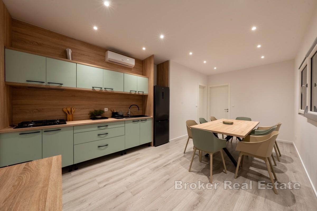 Nowo wybudowana atrakcyjna willa położona w cichym otoczeniu, niedaleko Splitu