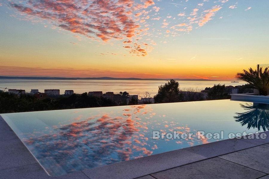 Split area - Nově postavená, moderní vila s bazénem