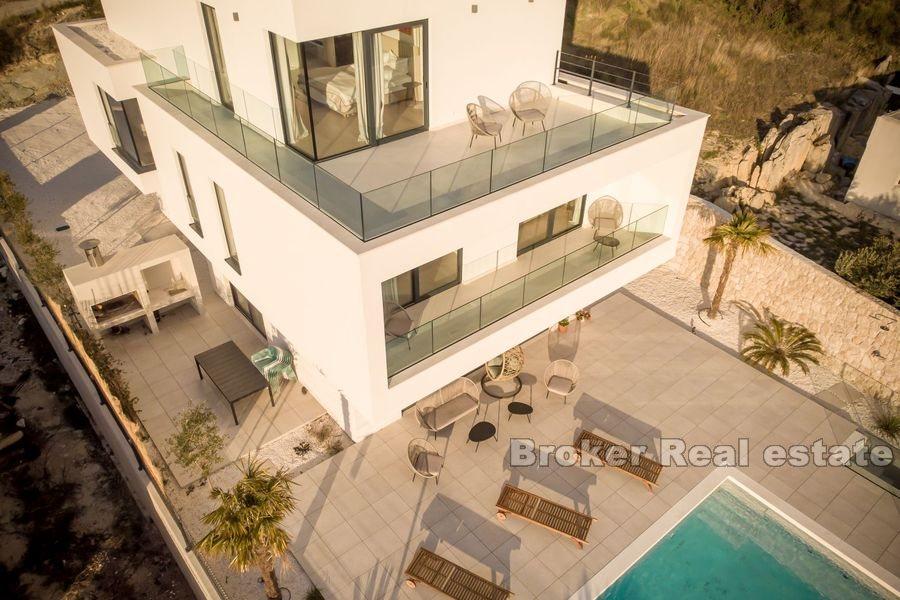 Split area - Nově postavená, moderní vila s bazénem