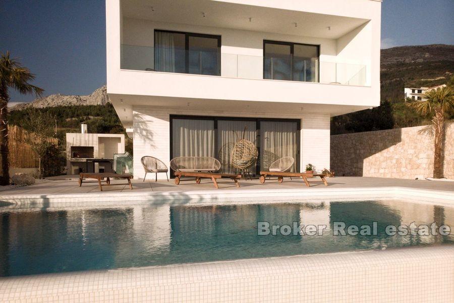 Split area - Nově postavená, moderní vila s bazénem