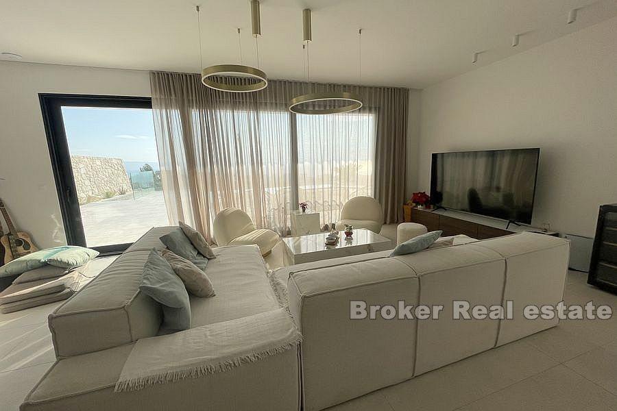Split area - Nově postavená, moderní vila s bazénem