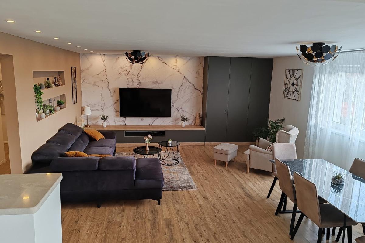 001-2036-130-Split-area-Three-bedroom-apartment-for-rent