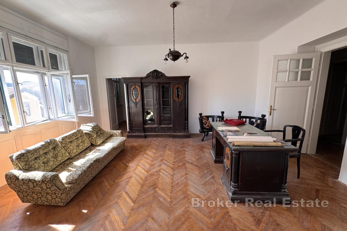 Peterosobni stan/poslovni prostor za najam