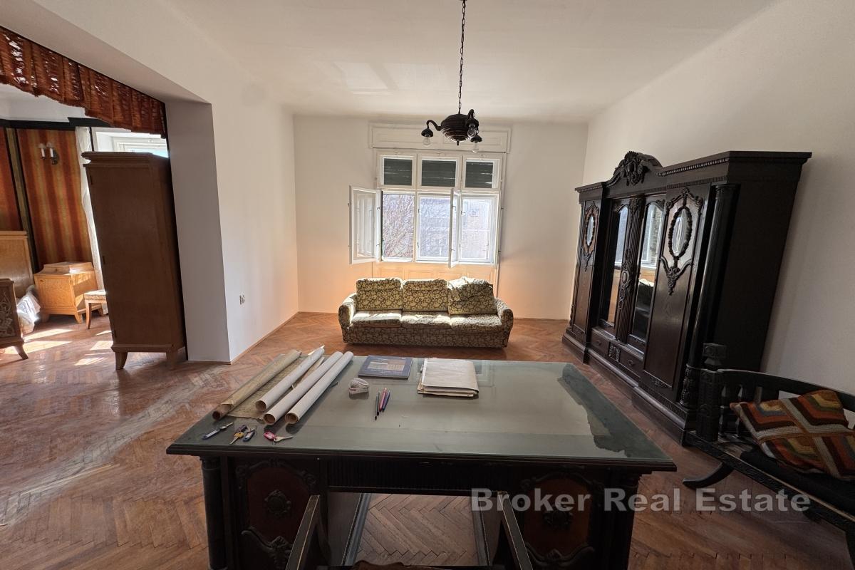 Peterosobni stan/poslovni prostor za najam