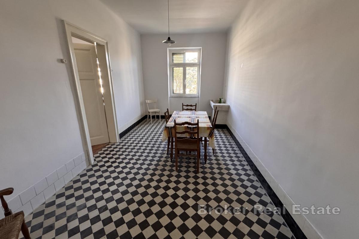 Peterosobni stan/poslovni prostor za najam