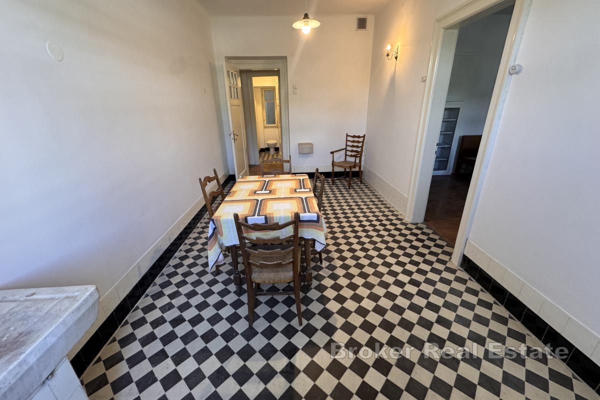 Peterosobni stan/poslovni prostor za najam