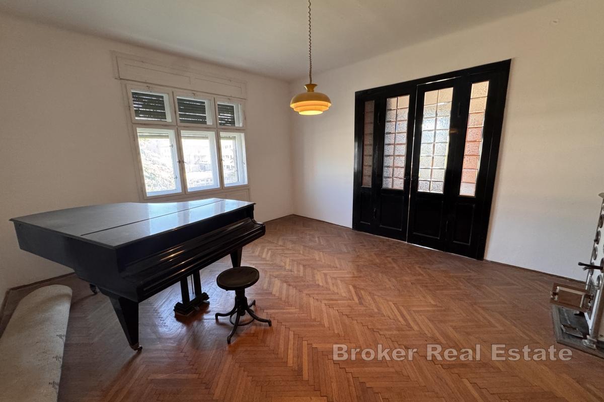 Appartement/espace commercial de cinq pièces à louer