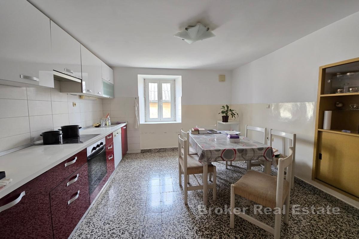 Čtyřpokojový apartmán v centru Splitu