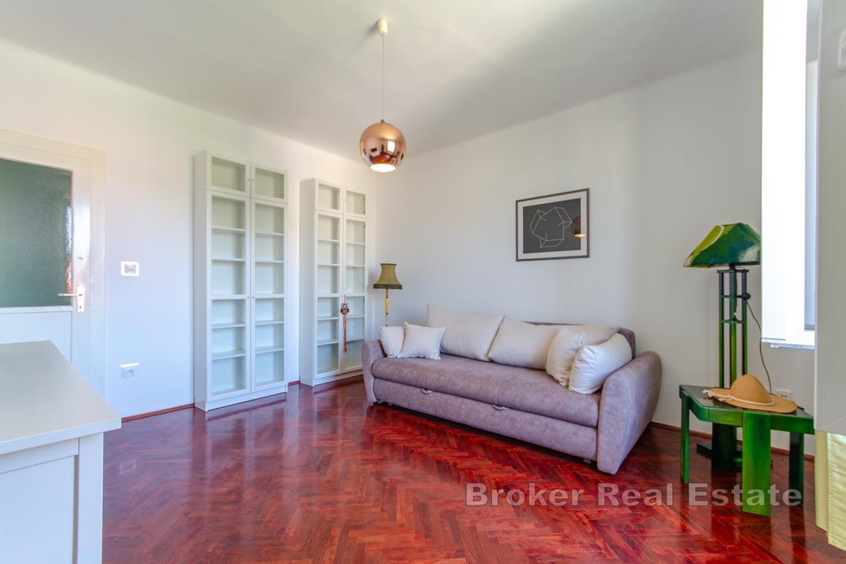 Urocze dwupokojowe mieszkanie do wynajęcia w centrum miasta