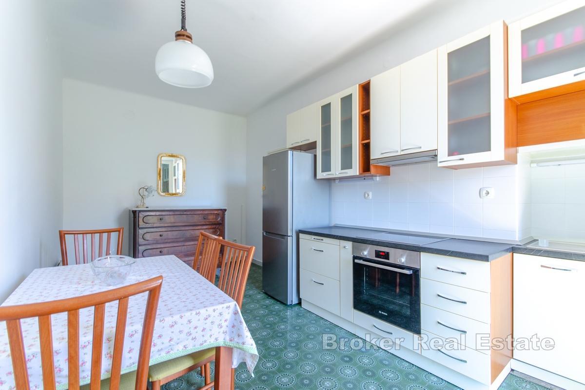 Urocze dwupokojowe mieszkanie do wynajęcia w centrum miasta