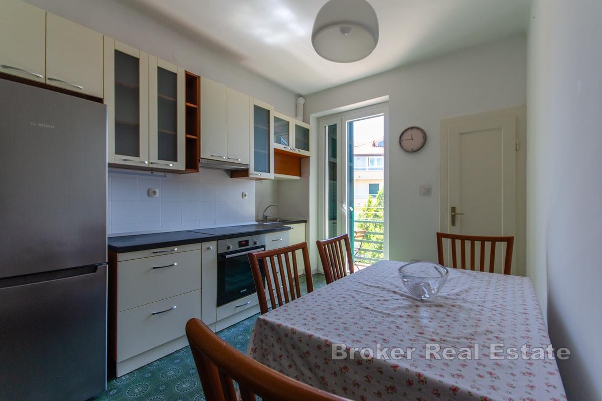 Urocze dwupokojowe mieszkanie do wynajęcia w centrum miasta