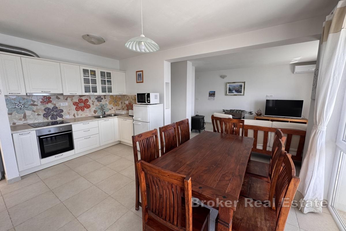 Prostorný dům s výhledem na moře a ostrovy