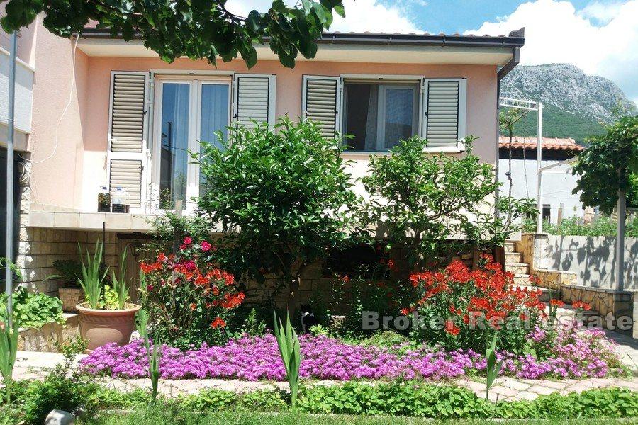 Kastela - Dom w spokojnej okolicy z widokiem na morze