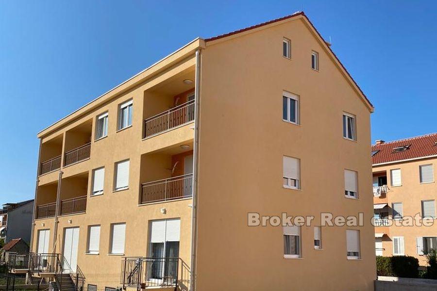 Kastela - Trzypokojowe, dwupoziomowe mieszkanie w spokojnej okolicy